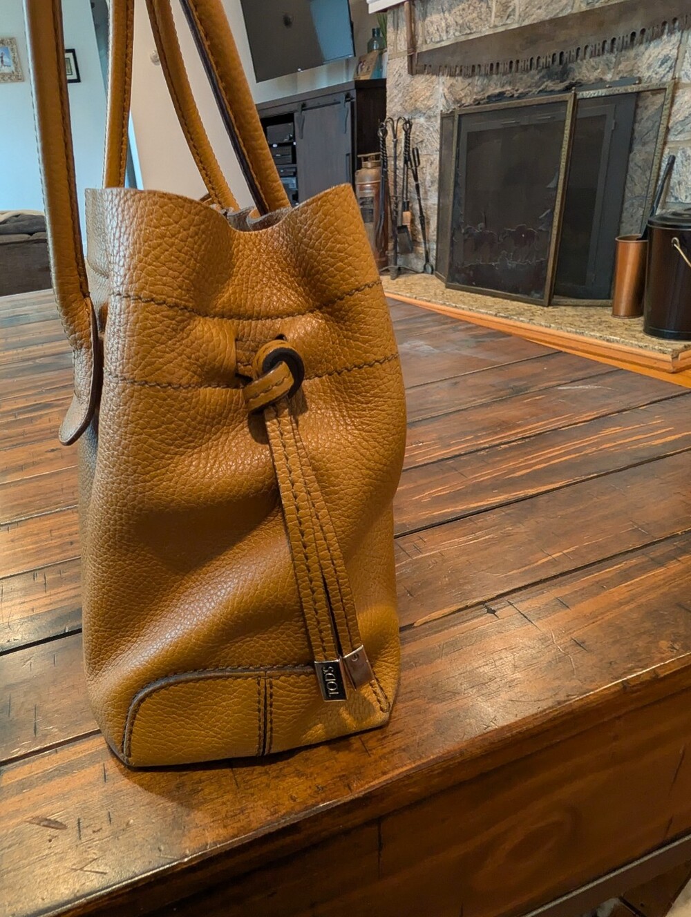 Tod's D-bag Pebbled Leather Tote - Picture 4 of 13